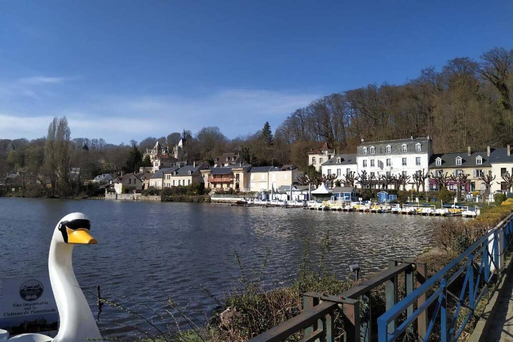 Appartement Vintage Avec Vue Sur Le Chateau Pierrefonds Exterior photo